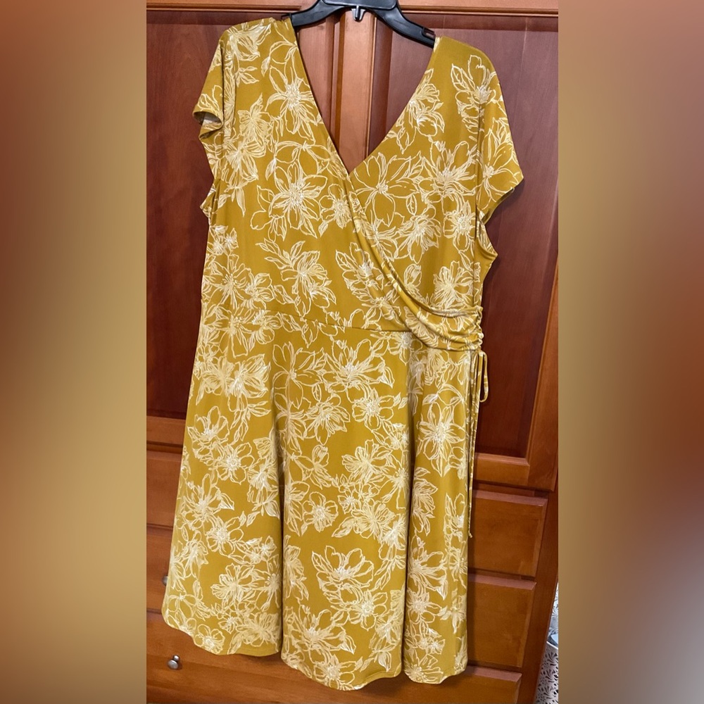 West Kei Mustard and White Floral Dress, size 2X